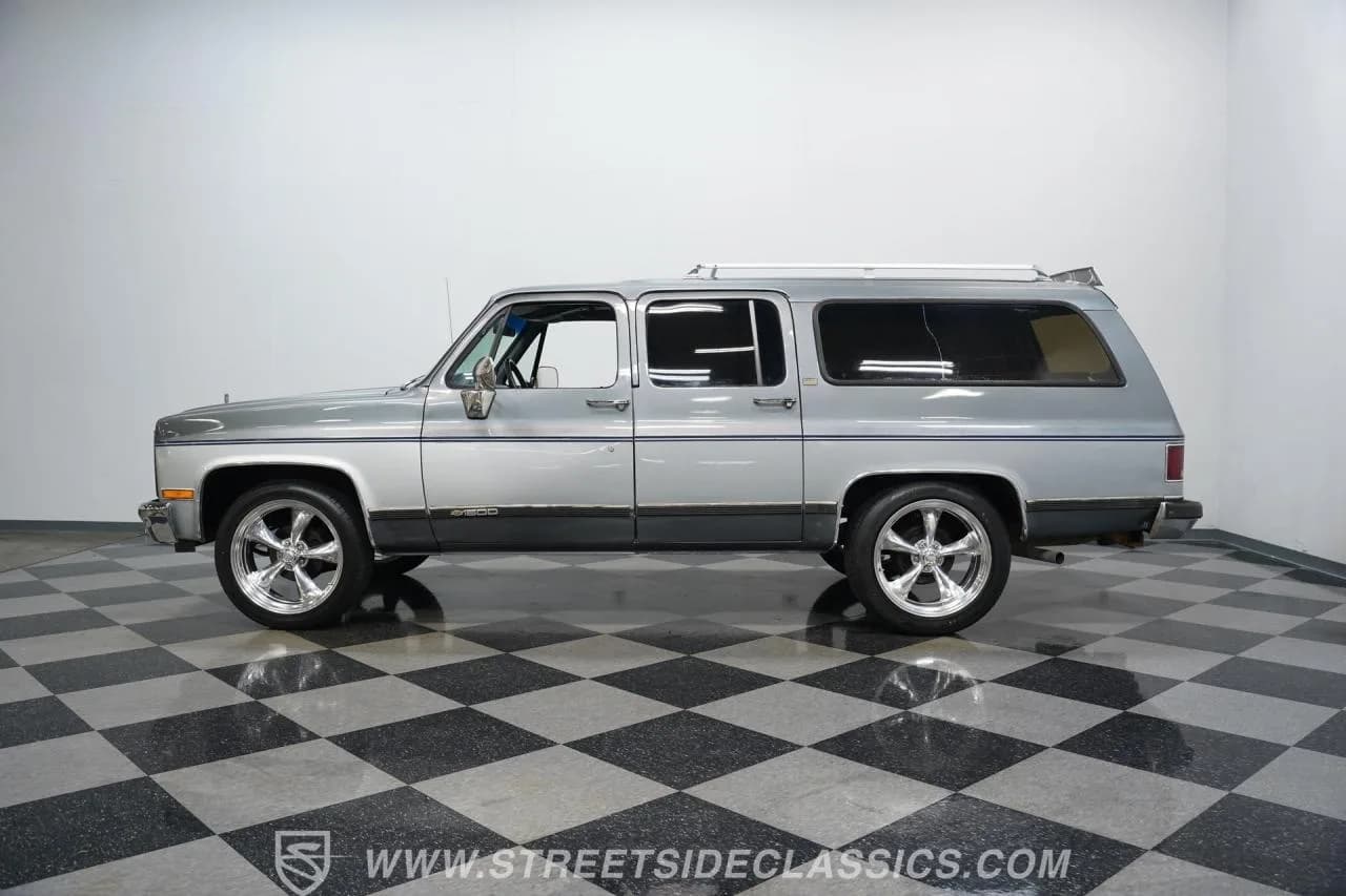 1990 Chevrolet Suburban - Thumbnail 2