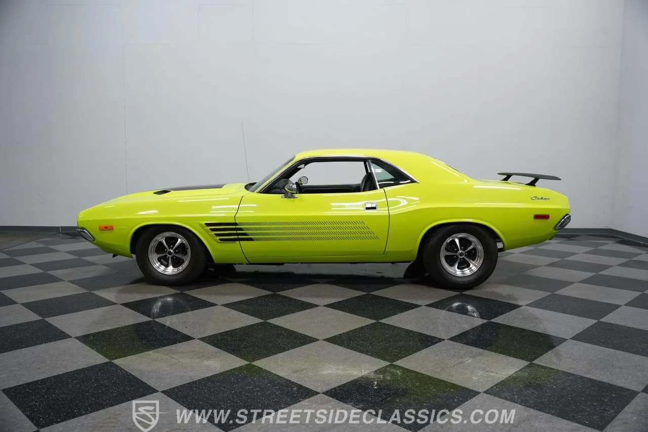 1972 Dodge Challenger - Thumbnail 2