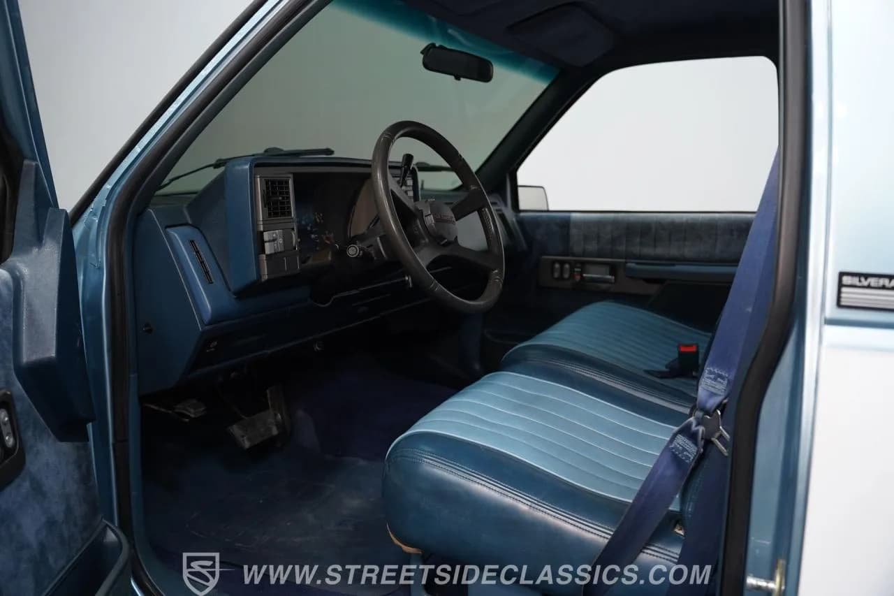 1992 Chevrolet C1500 Silverado - Thumbnail 4