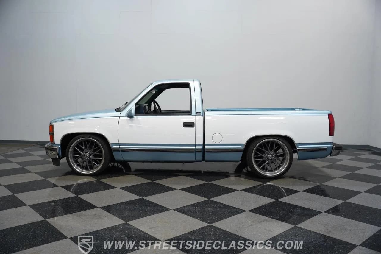 1992 Chevrolet C1500 Silverado - Thumbnail 2