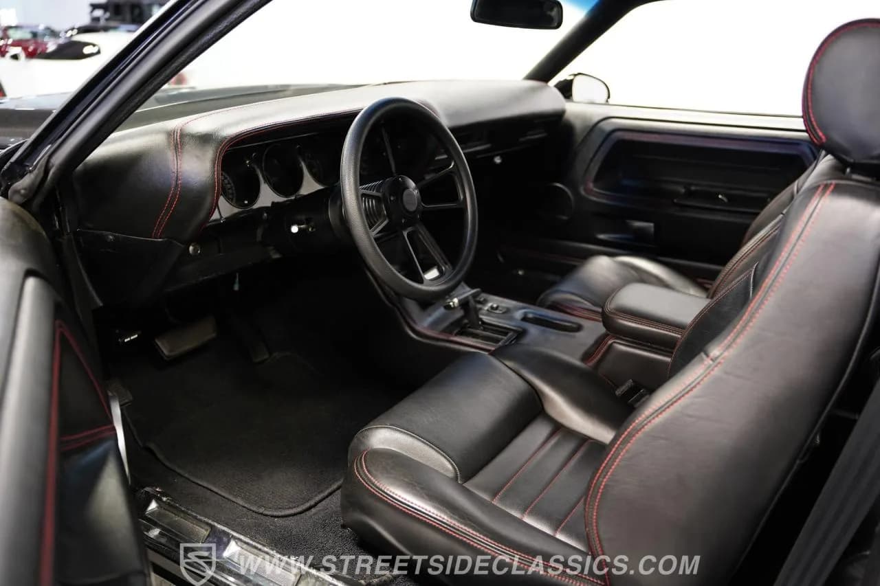 1971 Dodge Challenger HEMI Restomod - Thumbnail 4