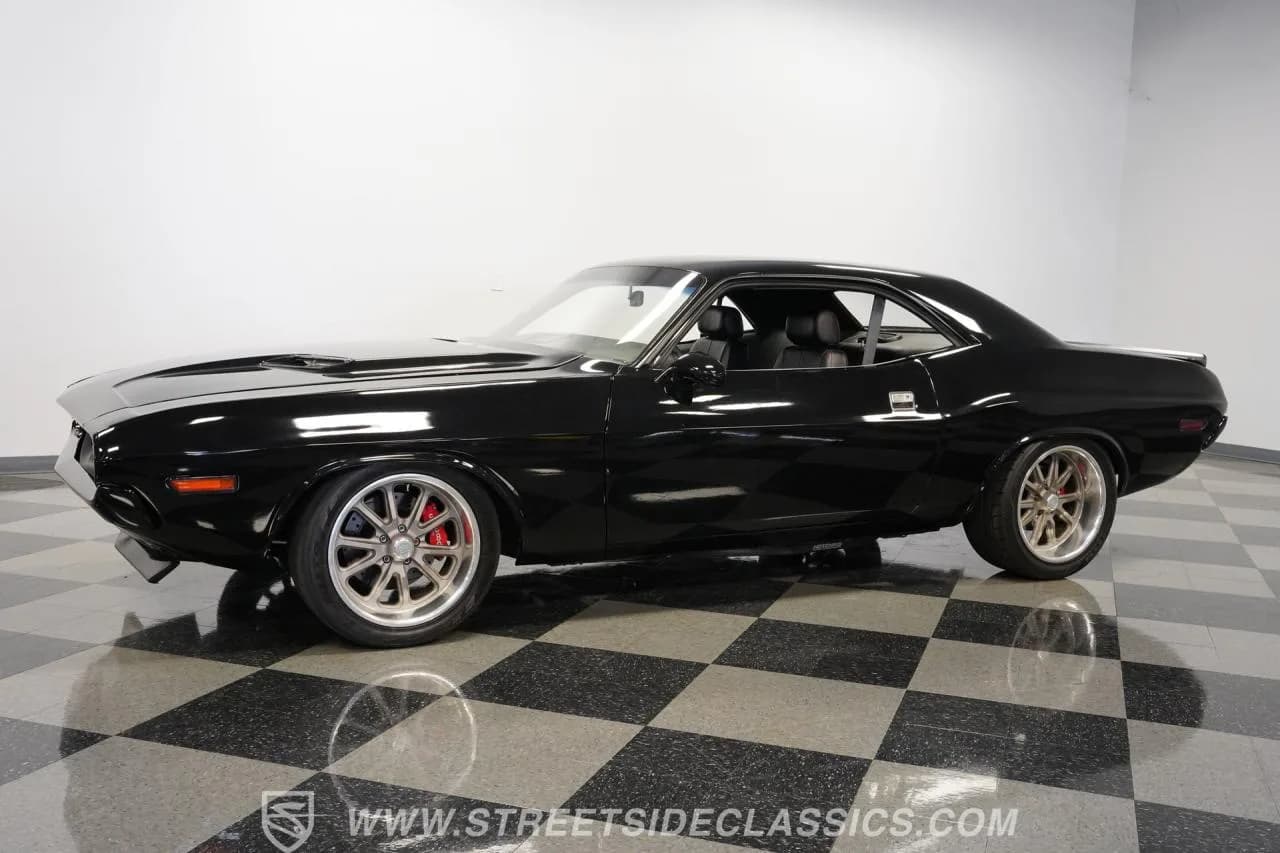 1971 Dodge Challenger HEMI Restomod - Thumbnail 7