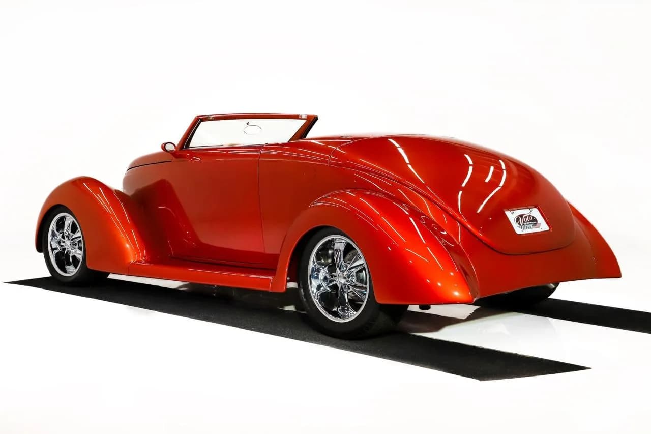 1939 Ford Custom - Thumbnail 6
