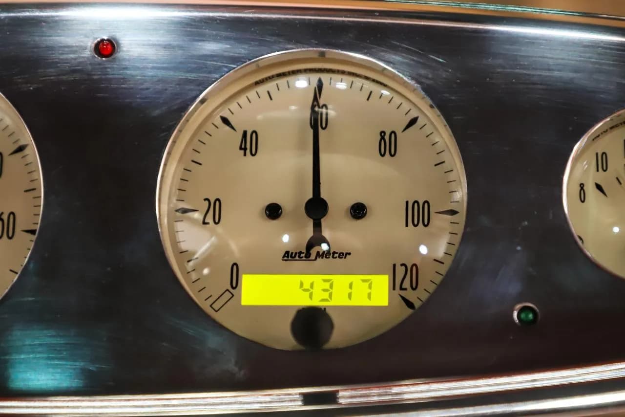 1939 Ford Custom - Thumbnail 3