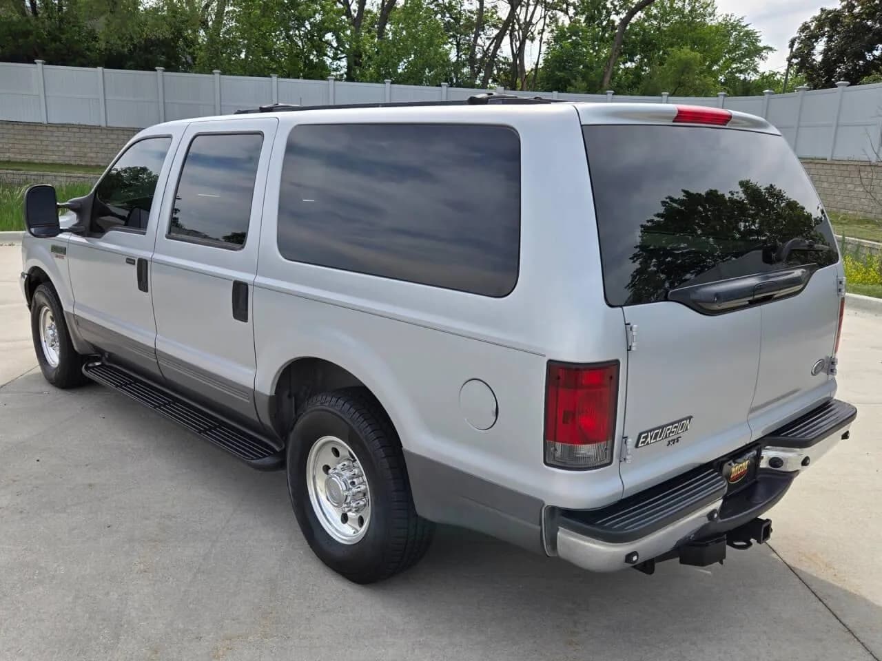 2003 Ford Excursion - Thumbnail 3