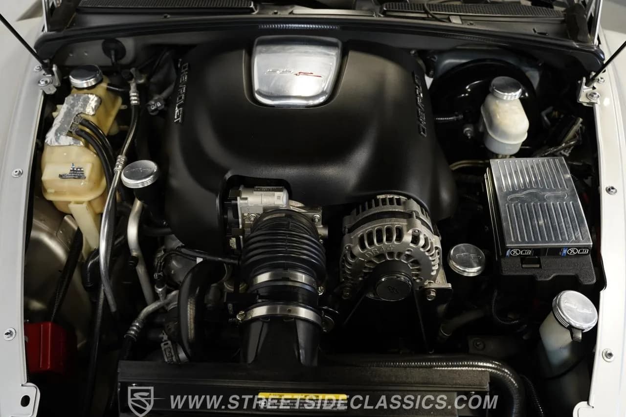 2006 Chevrolet SSR - Thumbnail 4