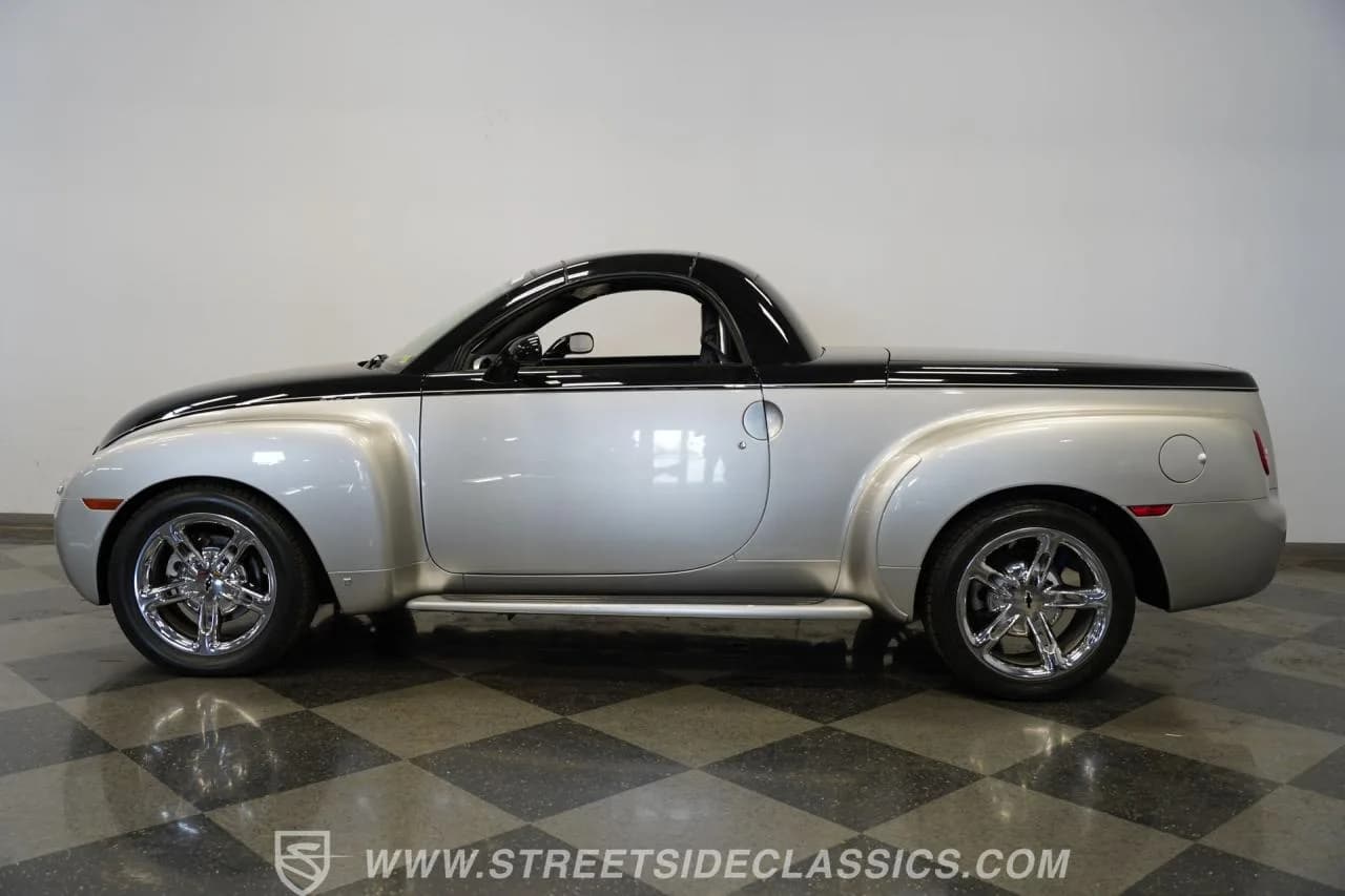 2006 Chevrolet SSR - Thumbnail 2