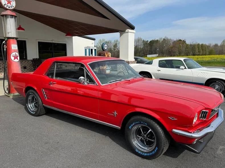 1966 Ford Mustang - Thumbnail 4