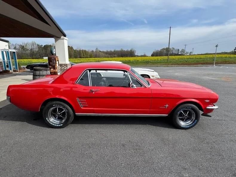 1966 Ford Mustang - Thumbnail 3