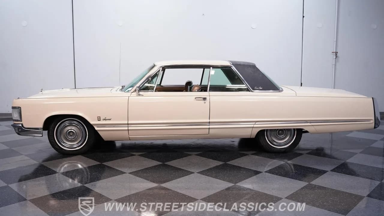 1967 Chrysler Imperial Crown - Thumbnail 2