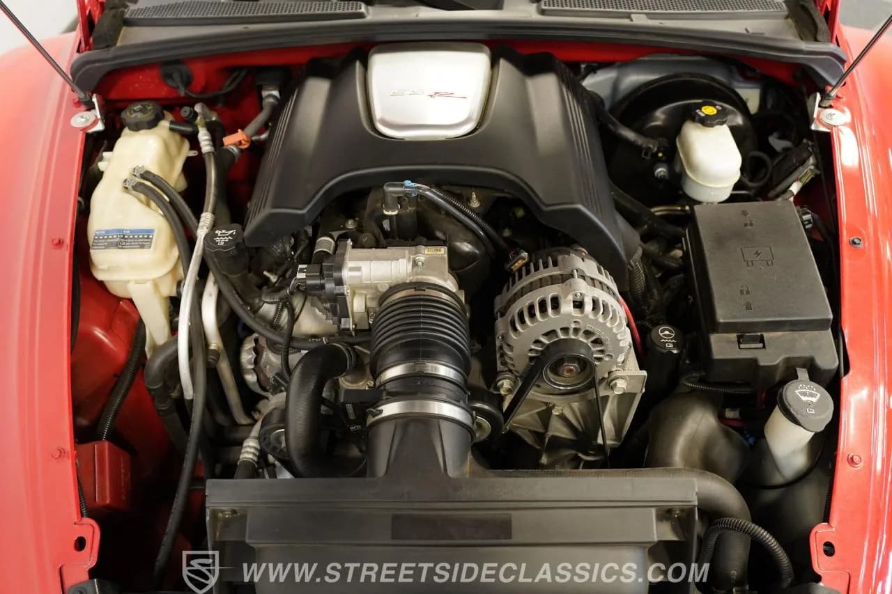 2003 Chevrolet SSR - Thumbnail 4