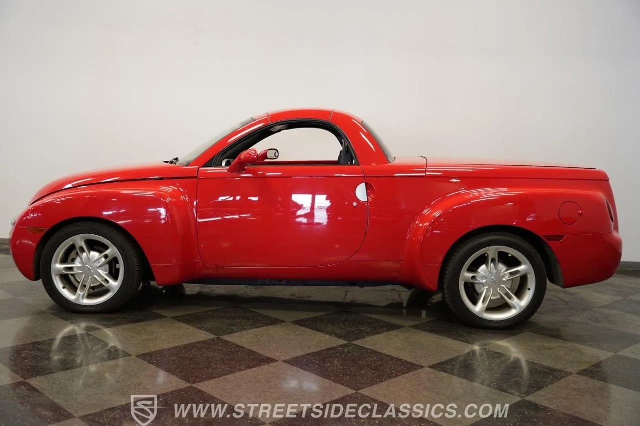 2003 Chevrolet SSR - Thumbnail 2