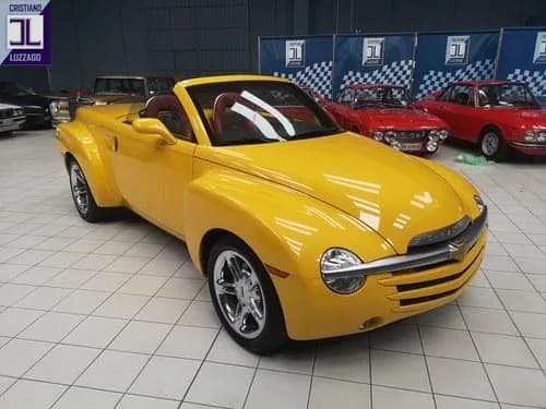 2005 Chevrolet SSR - Image 9