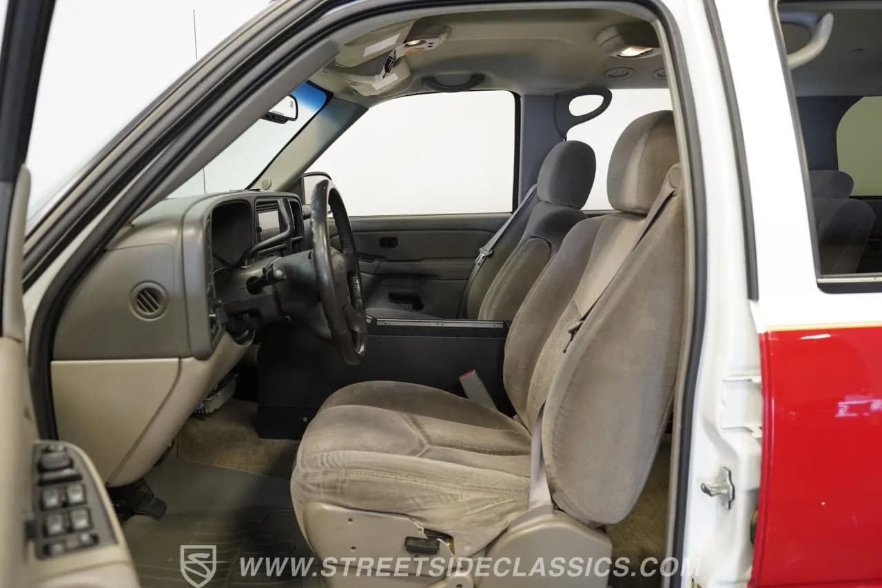 2004 Chevrolet Suburban 2500 4X4 8.1 - Thumbnail 5