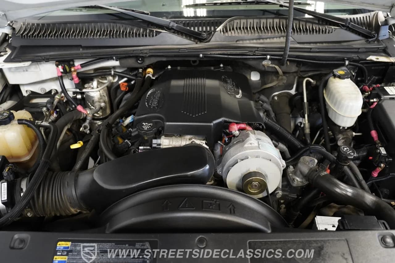2004 Chevrolet Suburban 2500 4X4 8.1 - Thumbnail 6