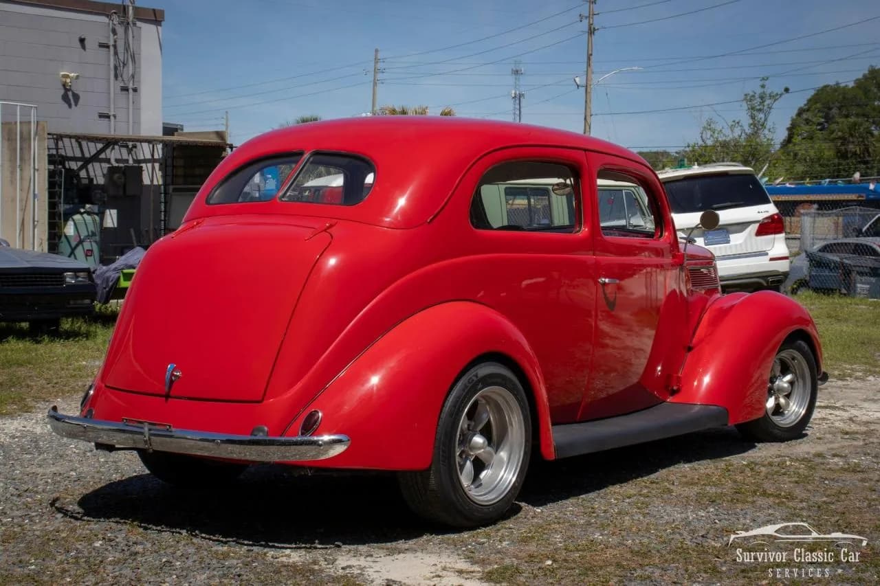 1937 Ford Tudor Humpback Sedan - Thumbnail 7