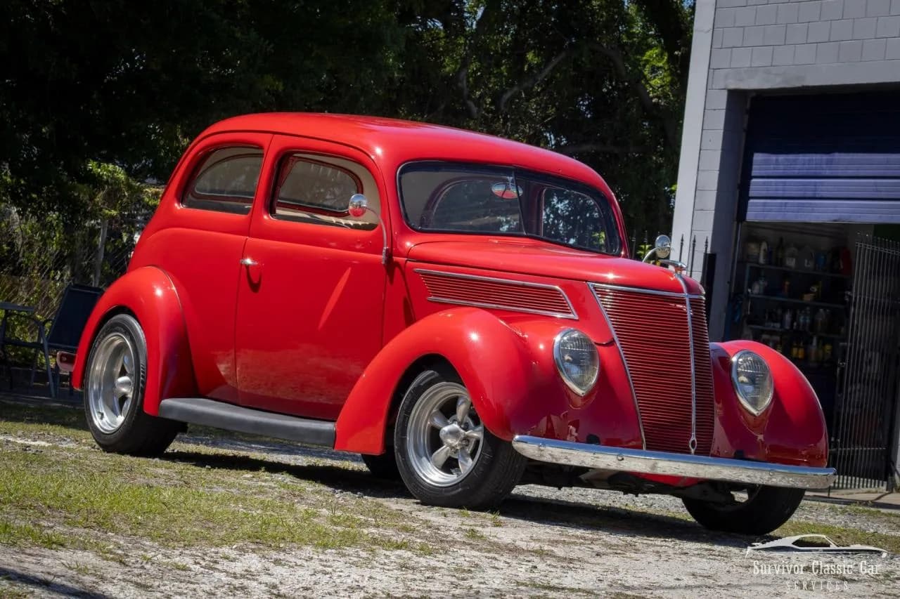 1937 Ford Tudor Humpback Sedan - Thumbnail 2
