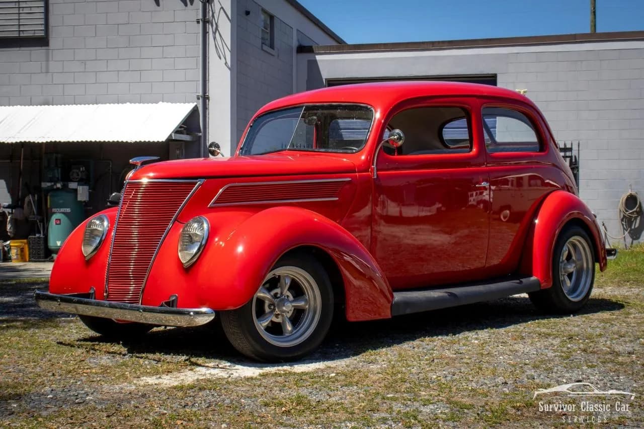 1937 Ford Tudor Humpback Sedan - Thumbnail 3