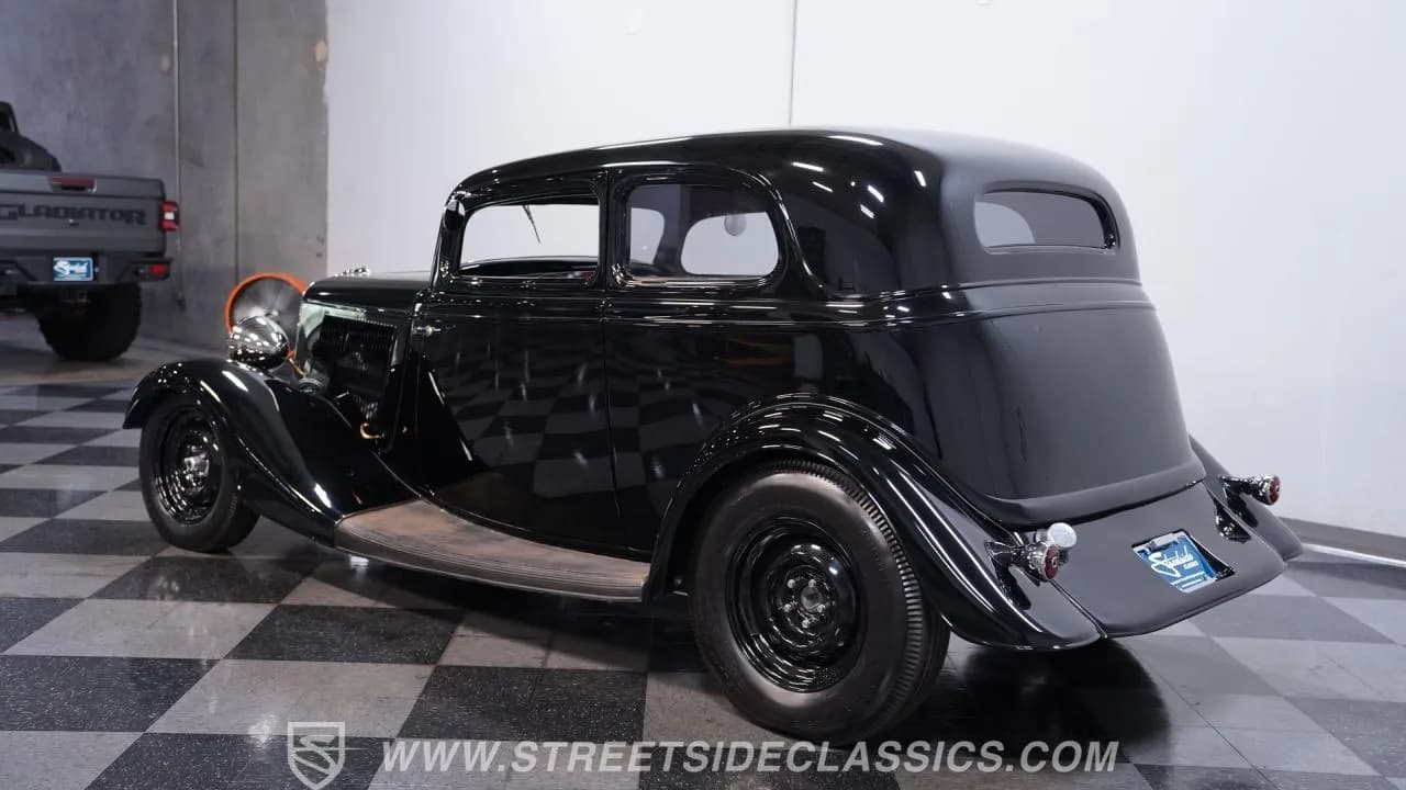 1933 Ford Victoria Restomod - Thumbnail 8