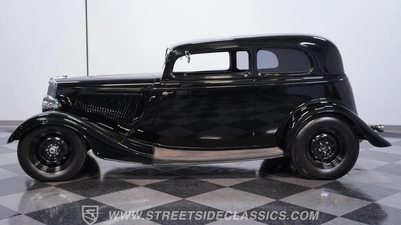1933 Ford Victoria Restomod - Thumbnail 2