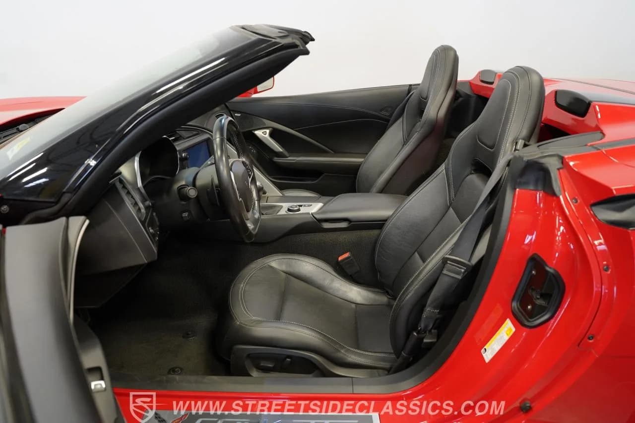2019 Chevrolet Corvette Stingray Convertible - Thumbnail 3