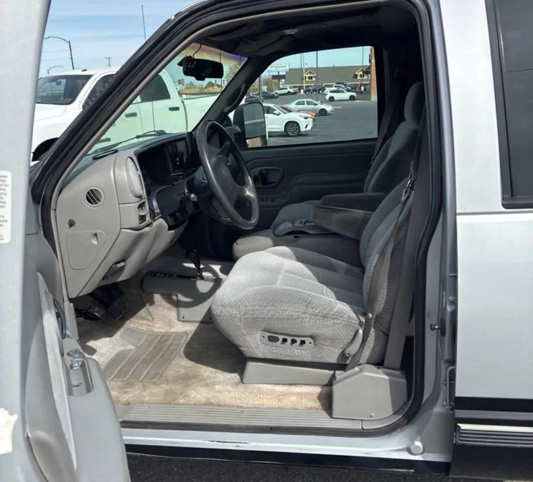 1995 Chevrolet Tahoe - Thumbnail 2