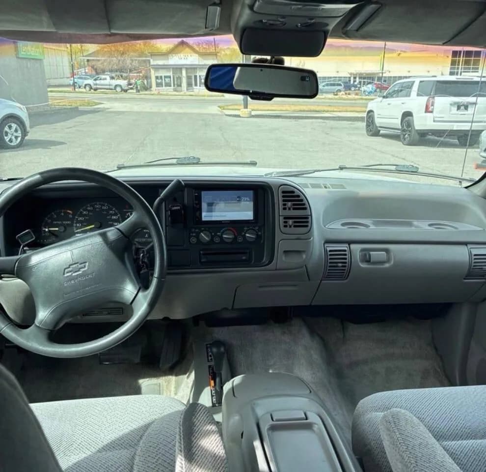 1995 Chevrolet Tahoe - Thumbnail 3