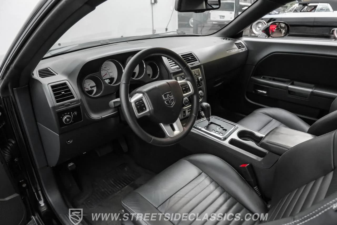 2012 Dodge Challenger R/T Classic - Thumbnail 4
