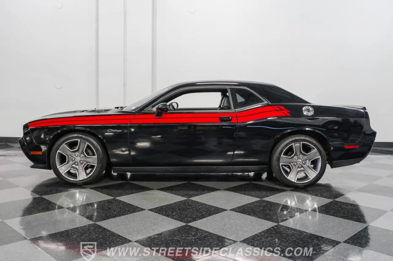 2012 Dodge Challenger R/T Classic - Thumbnail 2