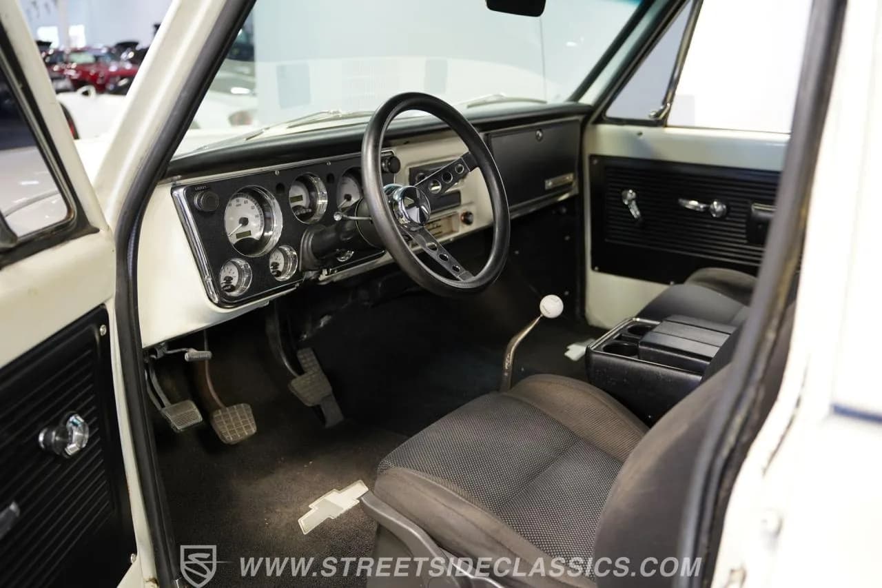 1970 Chevrolet C10 Stepside Restomod - Thumbnail 4