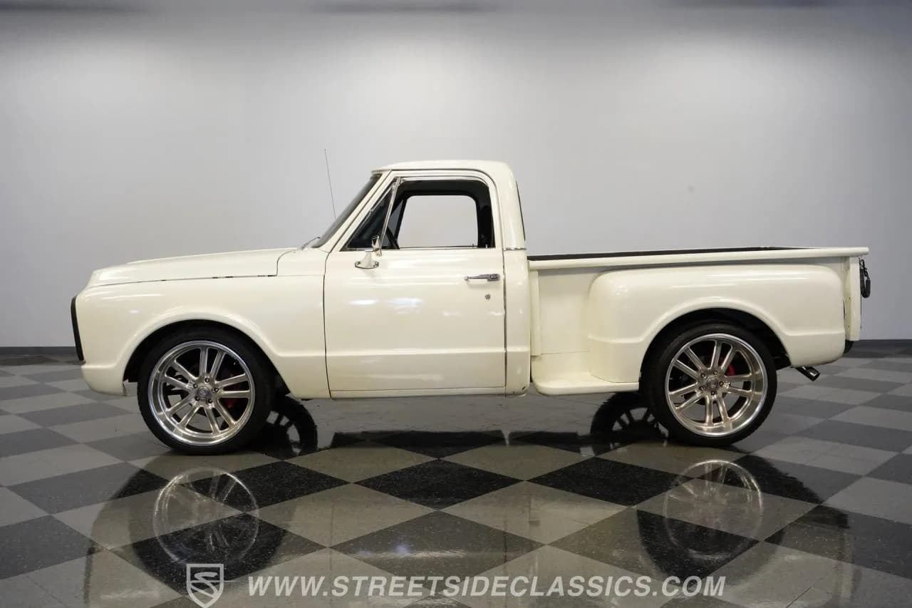 1970 Chevrolet C10 Stepside Restomod - Thumbnail 8