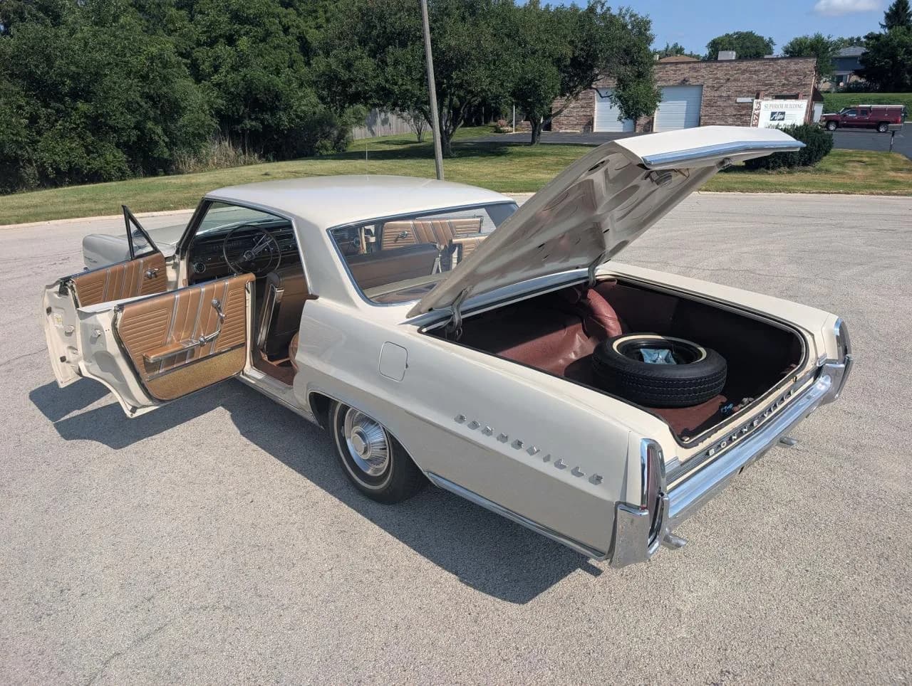 1964 Pontiac Bonneville - Thumbnail 4