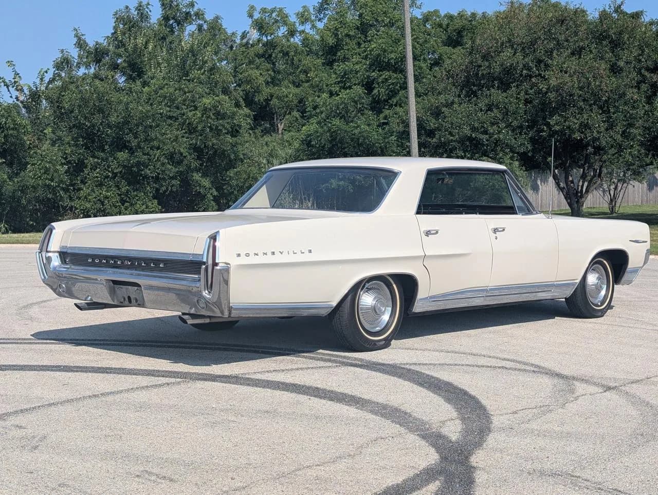 1964 Pontiac Bonneville - Thumbnail 3