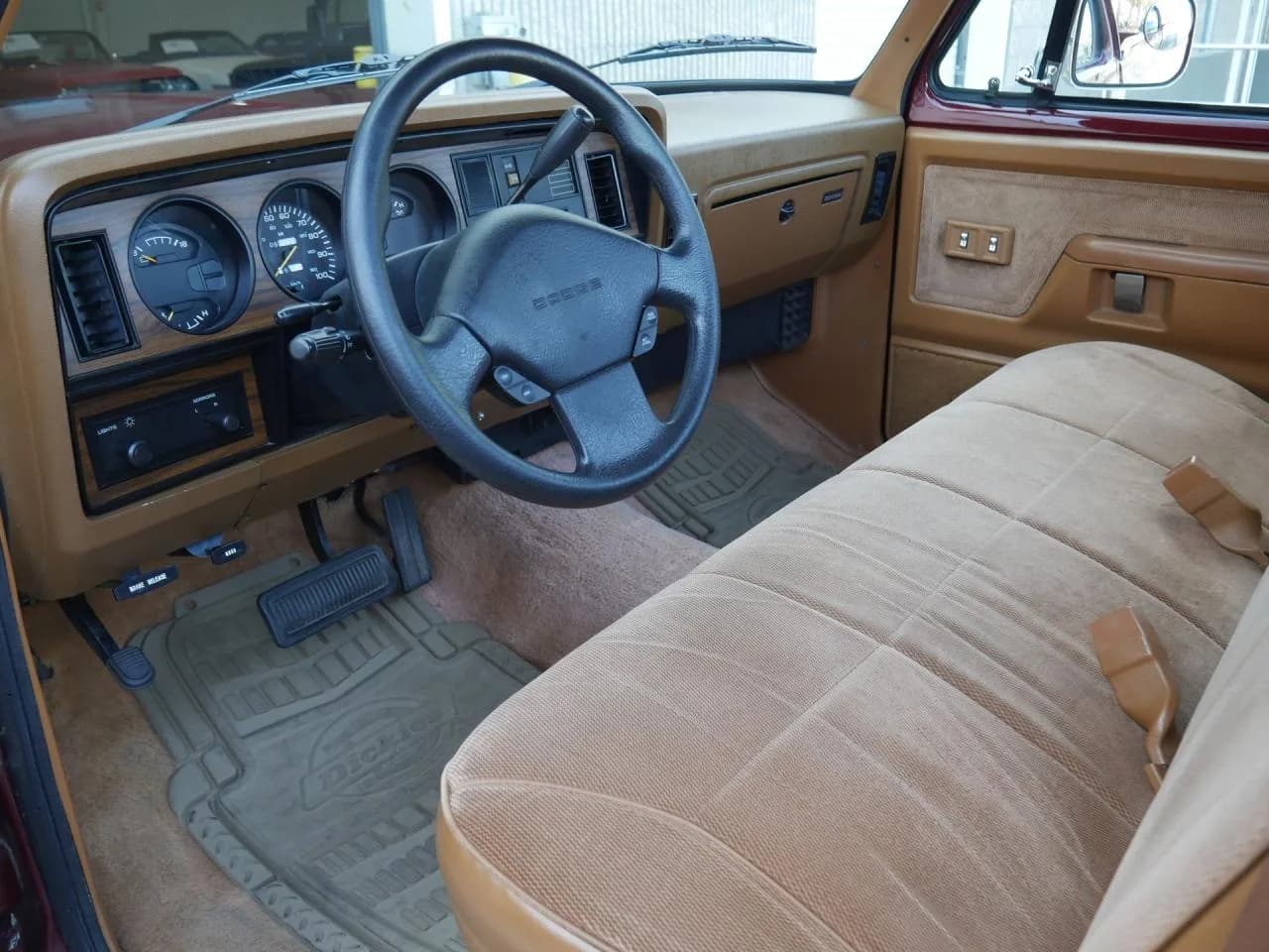 1992 Dodge Ram D-150 LE - Thumbnail 4