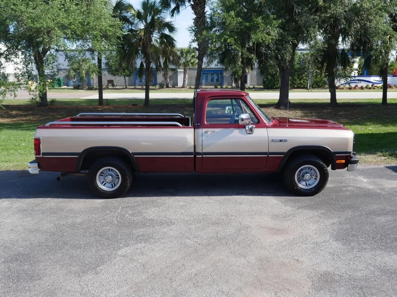 1992 Dodge Ram D-150 LE - Thumbnail 3