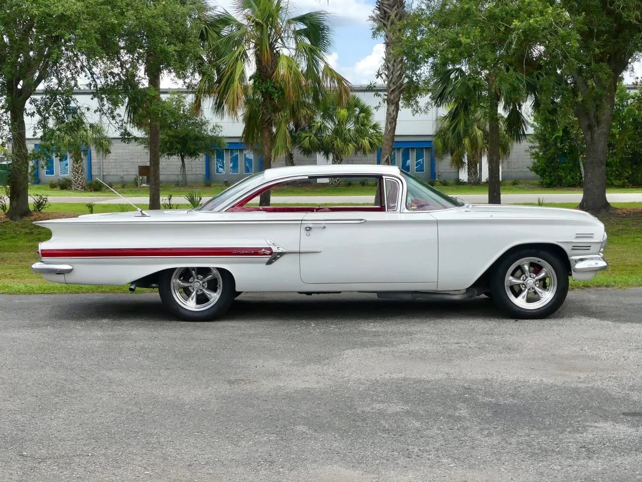 1960 Chevrolet Impala Hardtop Sport Coupe RWD - Thumbnail 2