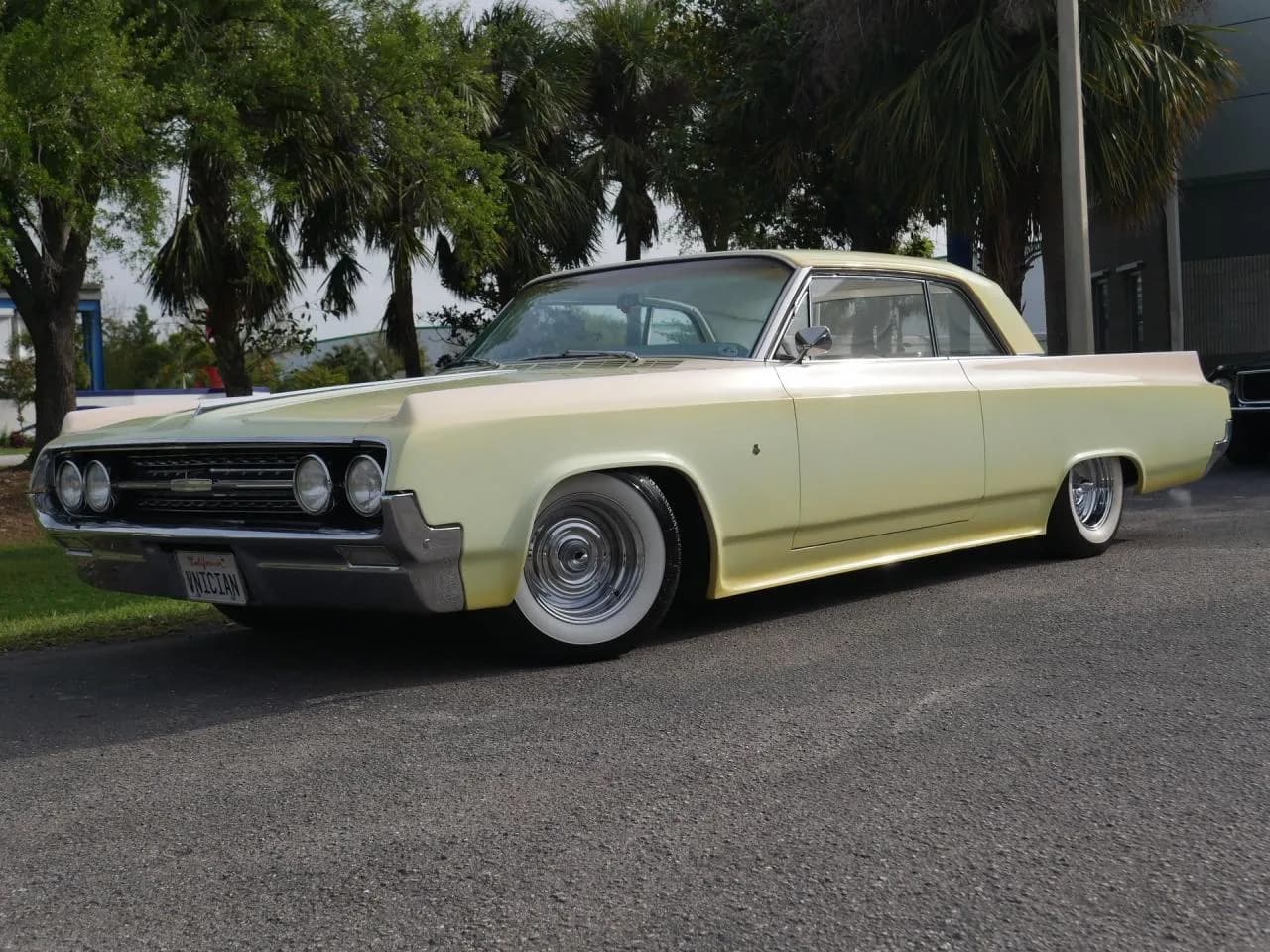 1964 Oldsmobile Dynamic Eighty Eight Restomod - Thumbnail 7