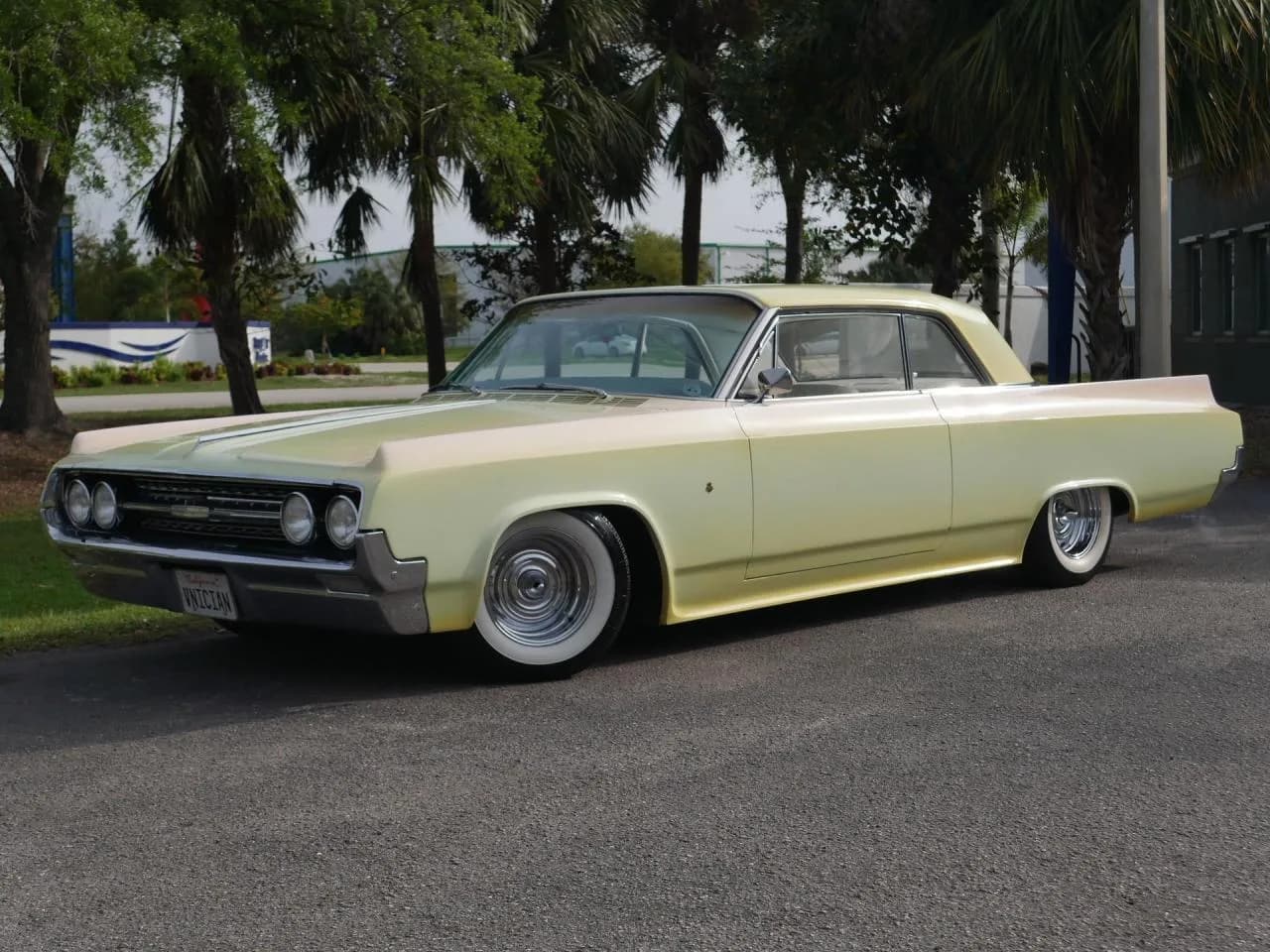 1964 Oldsmobile Dynamic Eighty Eight Restomod - Thumbnail 8