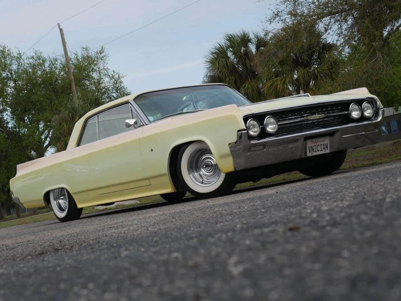 1964 Oldsmobile Dynamic Eighty Eight Restomod - Thumbnail 3