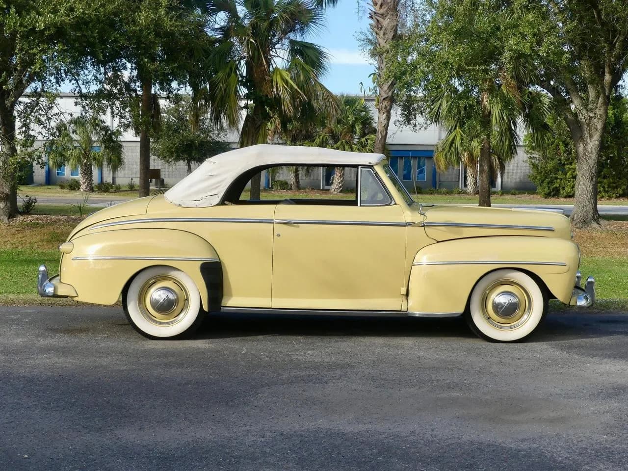 1948 Ford Super Deluxe Convertible - Thumbnail 2