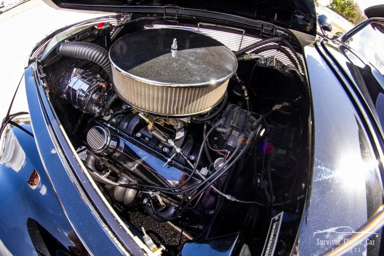 1937 Ford Cabriolet - Thumbnail 4