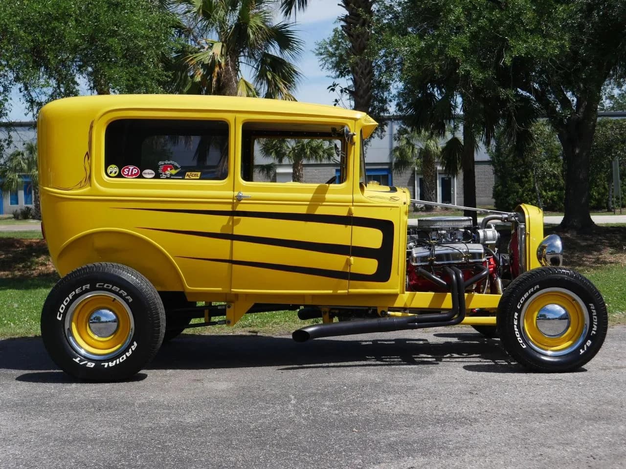 1930 Ford Model A Tudor - Thumbnail 3