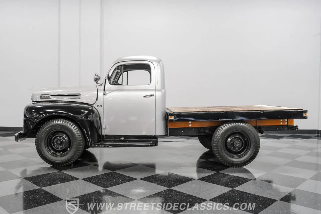 1950 Ford F-3 Flatbed - Thumbnail 2