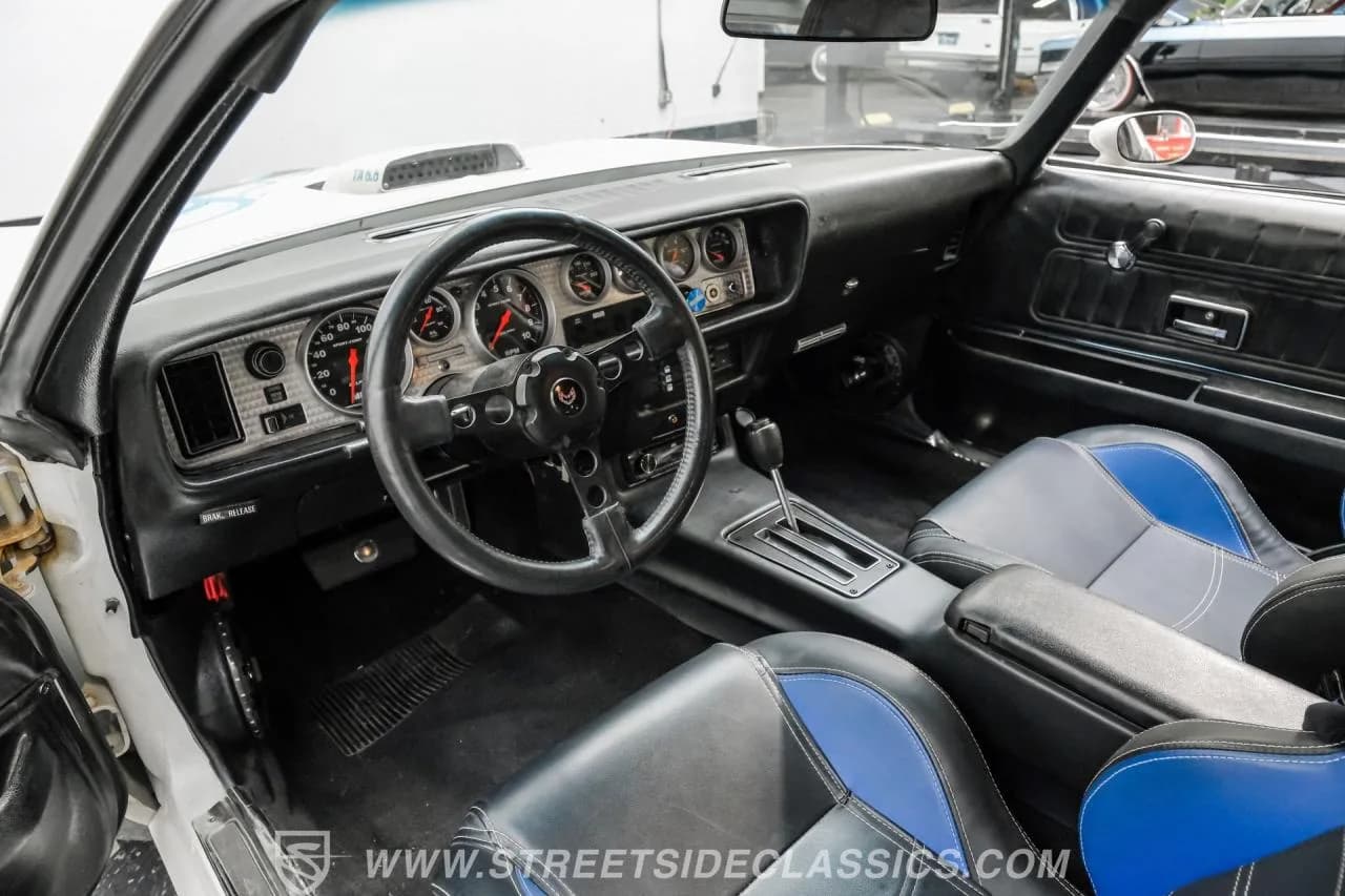 1976 Pontiac Firebird Trans Am - Thumbnail 4