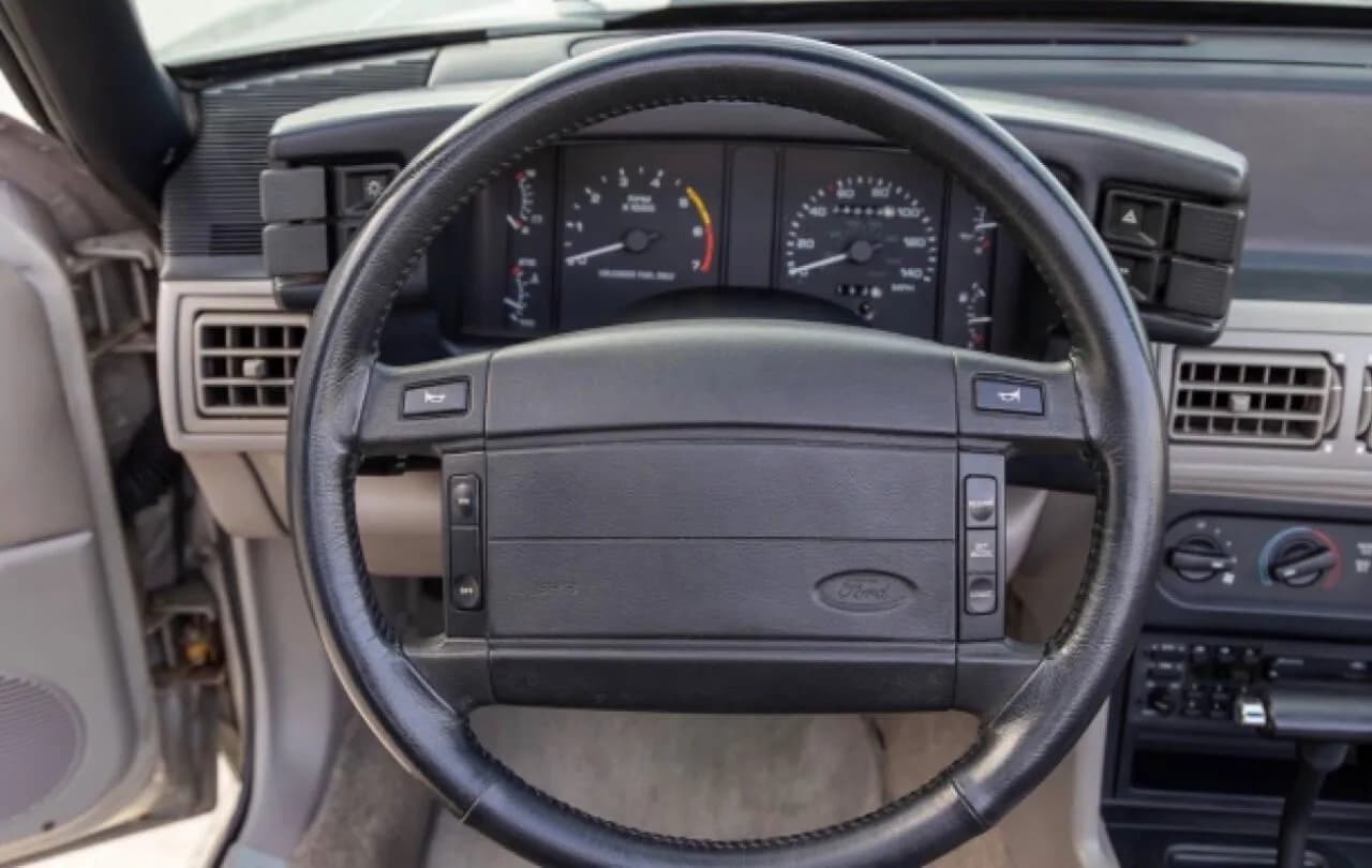1990 Ford Mustang - Thumbnail 5