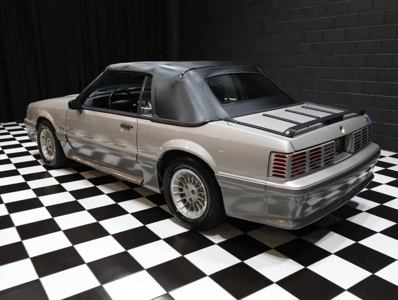 1990 Ford Mustang - Thumbnail 8