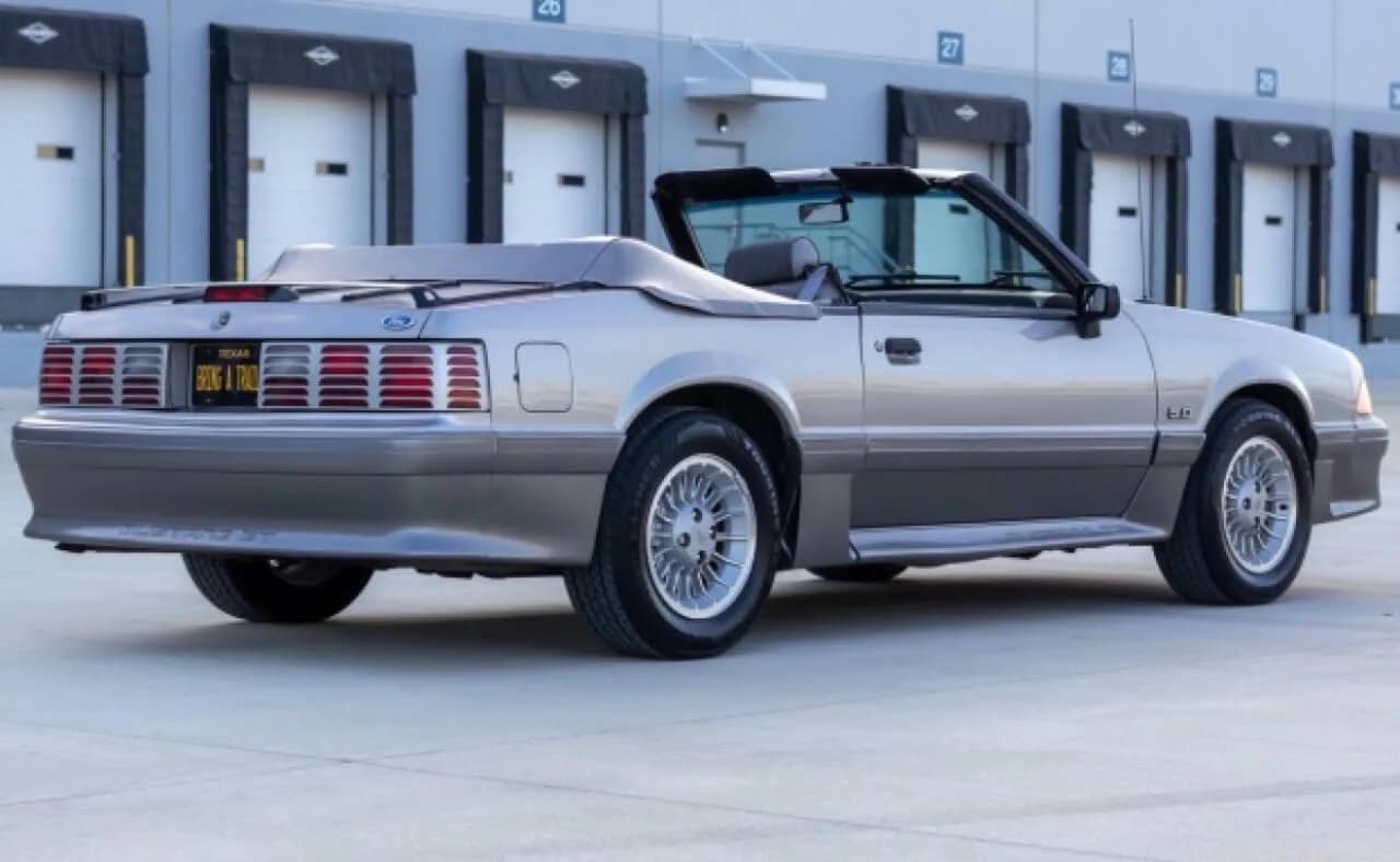 1990 Ford Mustang - Thumbnail 2