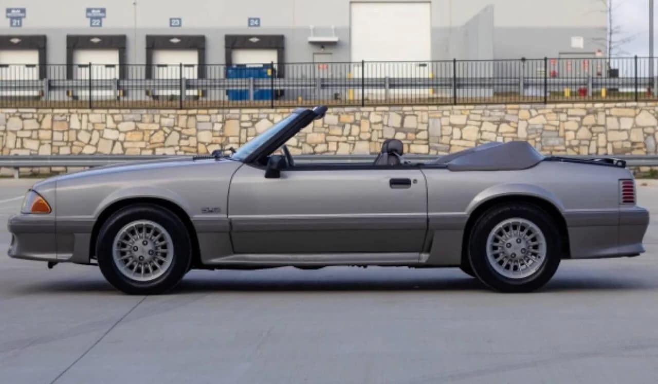 1990 Ford Mustang - Thumbnail 3