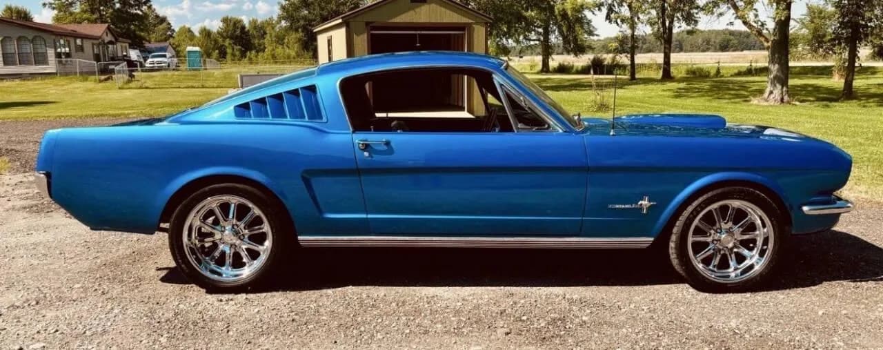 1965 Ford Mustang - Thumbnail 2