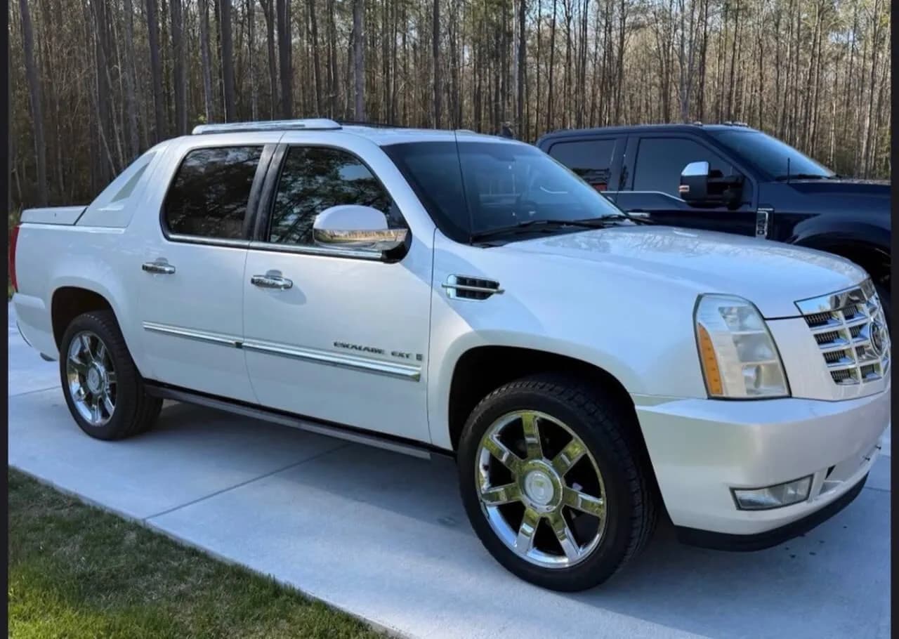 2007 Cadillac Escalade EXT - Thumbnail 2